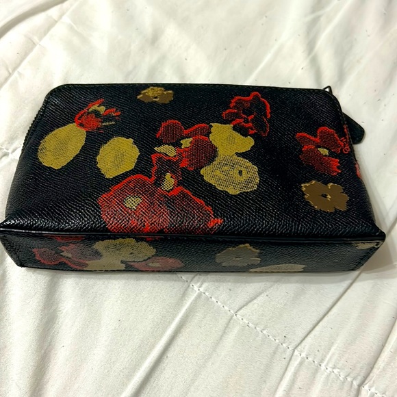 Coach makeup bag - Picture 3 of 4